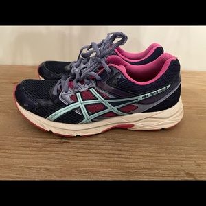 Woman’s ASICS tennis shoes • size 7